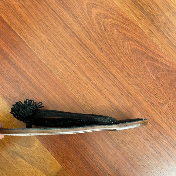 NEW Banana Republic Suede Flip Flops in Black Size 6 - Picture 2 of 3